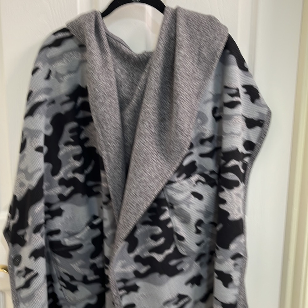 Reversible Cape - image 4